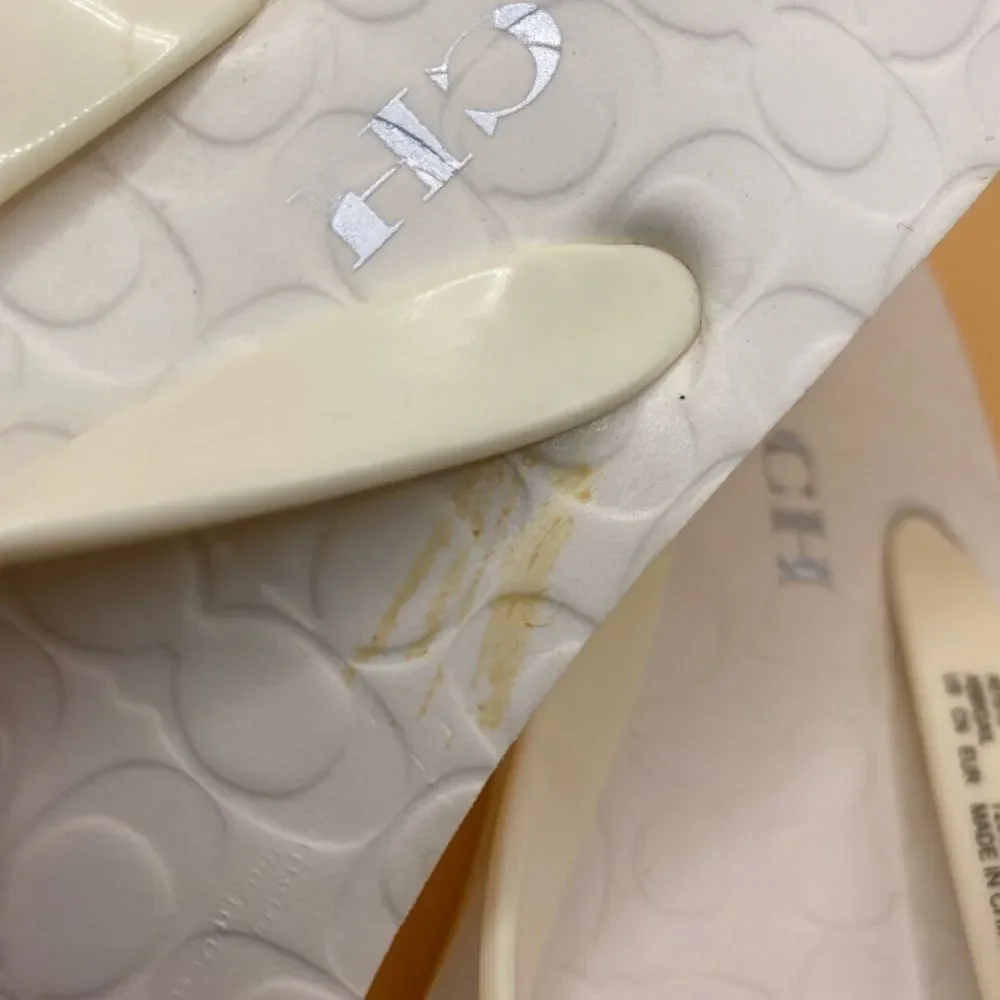 Coach Women’s White Flip Flops Size 6 Great Condition
